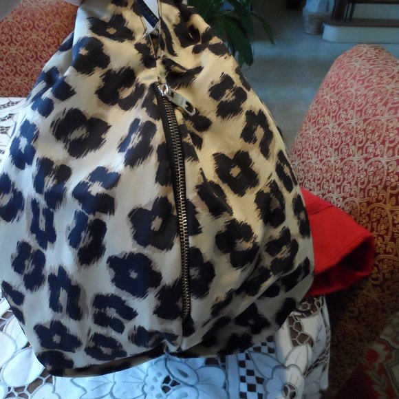 Red Valentino Leopard Print Beige/Black Tote Bag w/Leather Trim - Picture 5 of 16